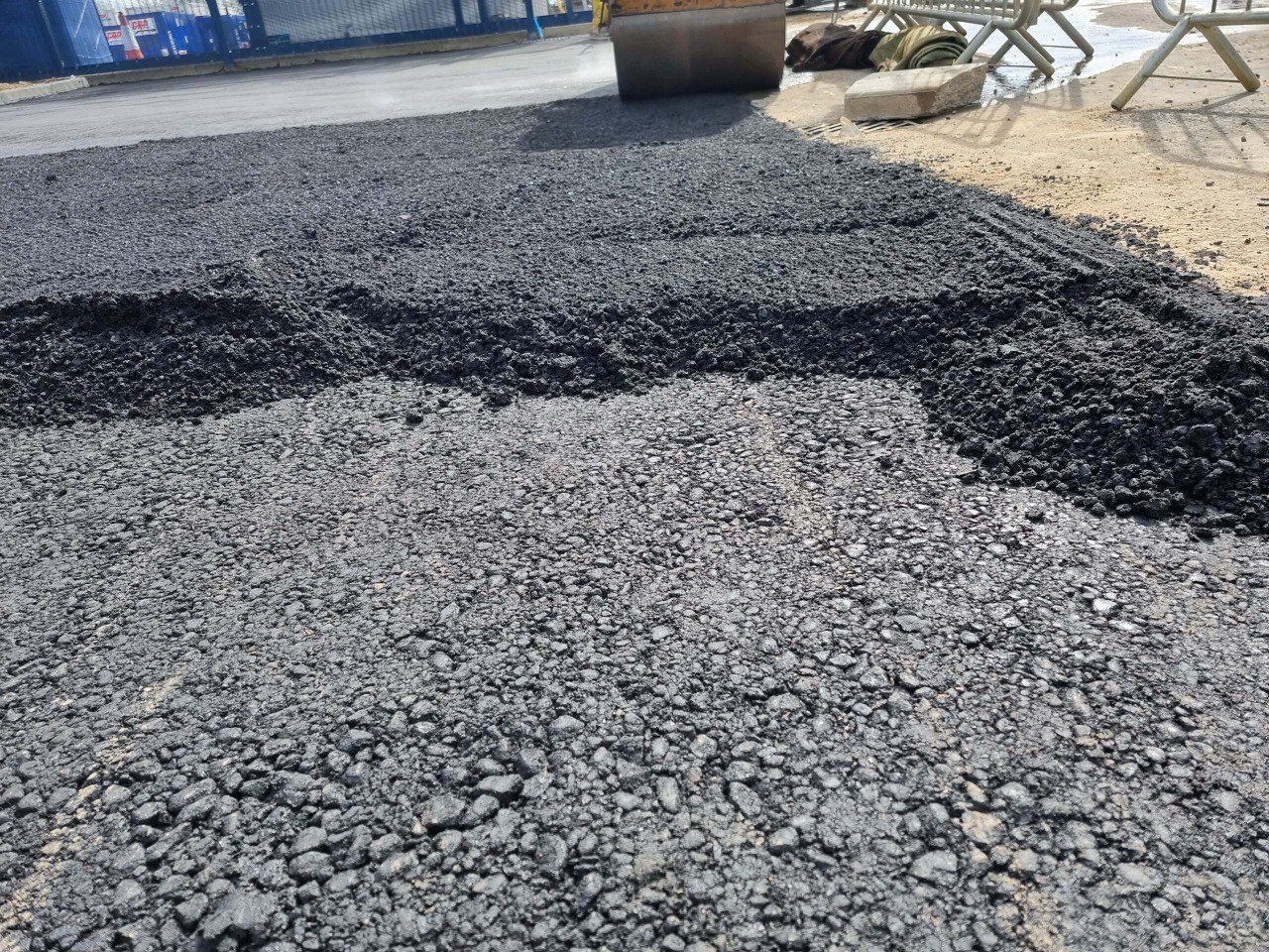 This is tarmac being laid by Swaffham Driveways